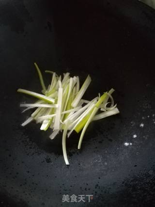 炒茵陈的做法步骤：3