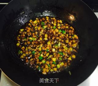 黄瓜肉丁炸酱面的做法步骤：5