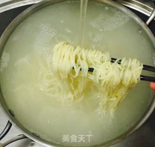 黄瓜肉丁炸酱面的做法步骤：7