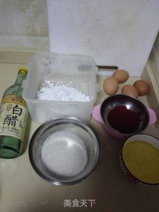 红丝绒戚风蛋糕的做法步骤：1