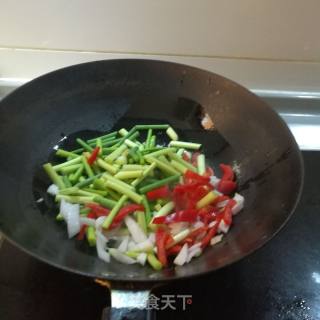 炒蒜苗的做法步骤：3
