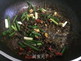 韭菜炒螺丝的做法步骤：5
