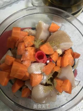 胡萝卜鸡肉丸的做法步骤：1