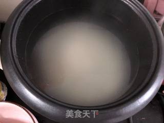 香菇鸡肉粥的做法步骤：1