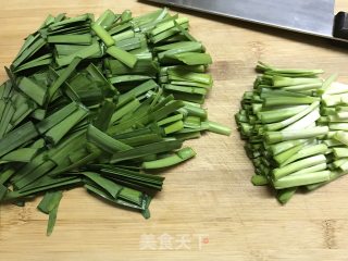 韭菜炒鸡蛋的做法步骤：2