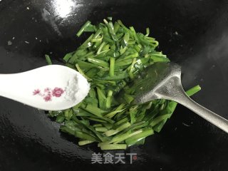 韭菜炒鸡蛋的做法步骤：9