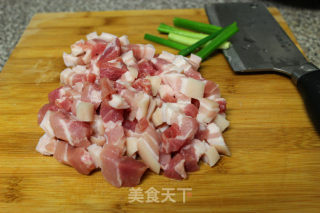卤肉面的做法步骤：1