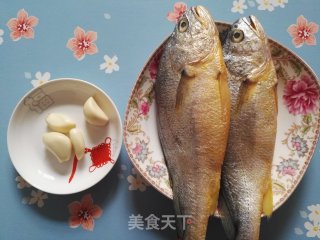 糖醋小黄鱼的做法步骤：1