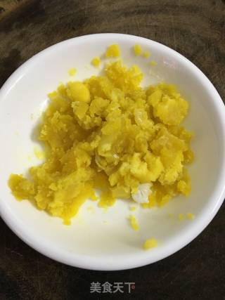 咸蛋黄煨豆腐的做法步骤：2