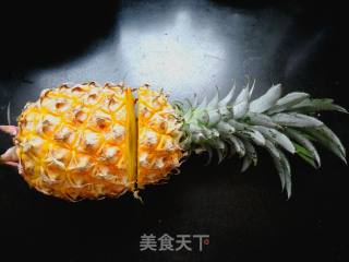 鹦鹉菠萝盅炒饭的做法步骤：1