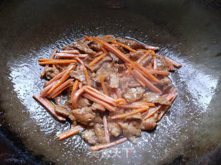 黑椒味瘦肉炒河粉的做法步骤：6