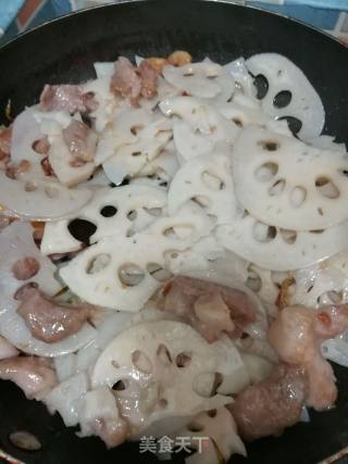 瘦肉炒藕片的做法步骤：3