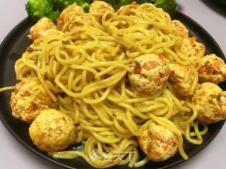 黑胡椒鸡肉丸意面的做法步骤：2