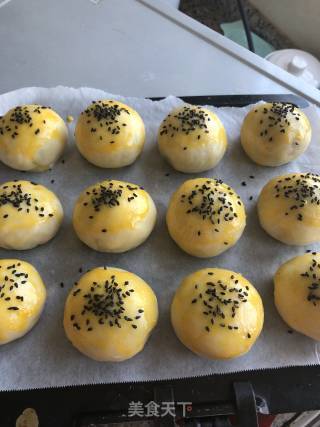 蛋黄酥的做法步骤：8