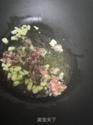 肉末芹菜的做法步骤：2