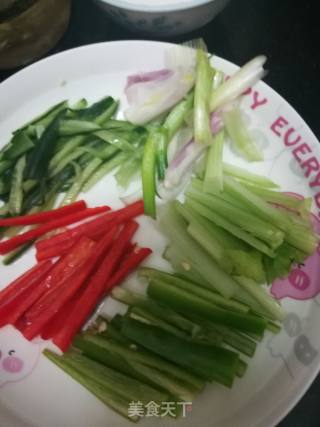 炒鱼片的做法步骤：1