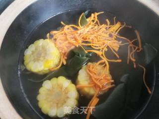 虫草花玉米海参汤的做法步骤：7