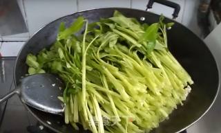 蒜蓉炒通菜的做法步骤：4