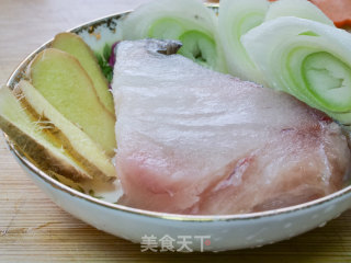 宝宝爱吃的鳕鱼土豆饼的做法步骤：1