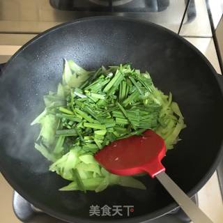韭菜炒莴笋的做法步骤：5