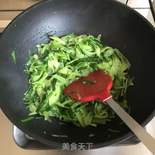 韭菜炒莴笋的做法步骤：7