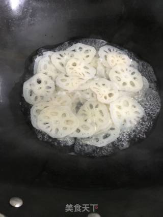 甜辣酱凉拌莲藕的做法步骤：5