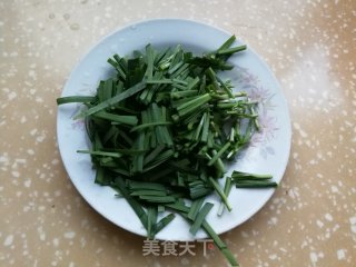 韭菜炒莴笋的做法步骤：2