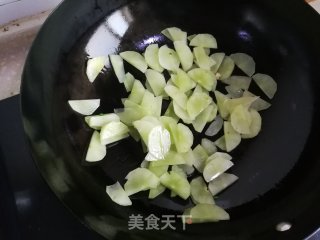 韭菜炒莴笋的做法步骤：3