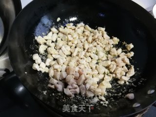 莴笋炒鸡丁的做法步骤：2