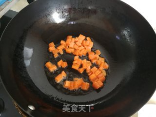 莴笋炒鸡丁的做法步骤：4