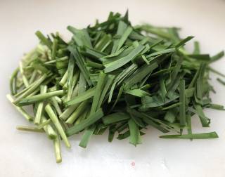 韭菜炒鸡蛋的做法步骤：2