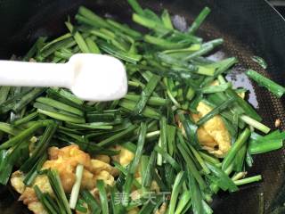韭菜炒鸡蛋的做法步骤：7