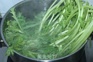 蓬蒿拌鸡蛋干的做法步骤：2