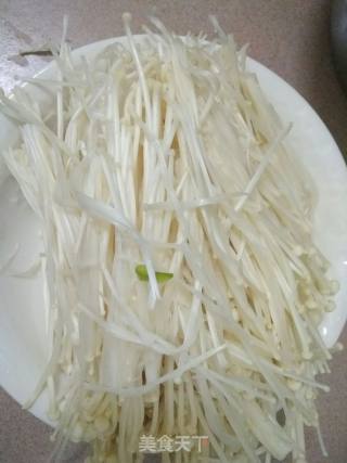 凉拌金针菇的做法步骤：1