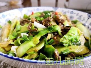 儿菜炒牛肉──“鱼儿厨房”私房菜的做法步骤：5