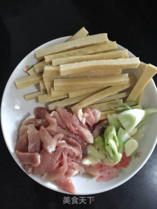 西芹炒豆干的做法步骤：2