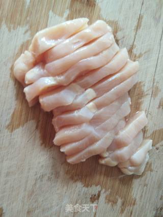 黑胡椒香煎鸡胸肉的做法步骤：1