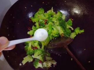 炝炒西兰花的做法步骤：8