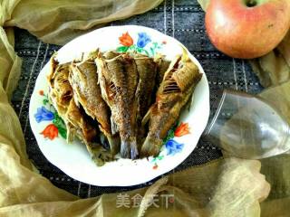 干炸小鲫鱼的做法步骤：4
