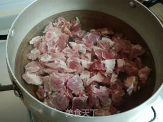 牛肉炖土豆山药的做法步骤：2