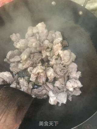 红烧咖喱牛肉的做法步骤：3