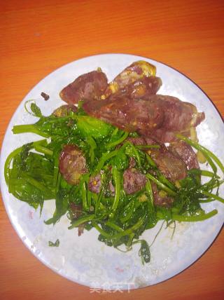 香肠炒豆苗的做法步骤：3