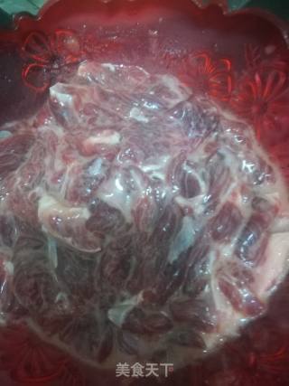 荷兰豆炒牛肉的做法步骤：2