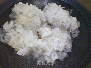牡丹肉酿银耳的做法步骤：2