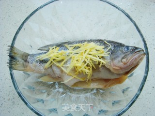柠檬烤鲈鱼的做法步骤：3
