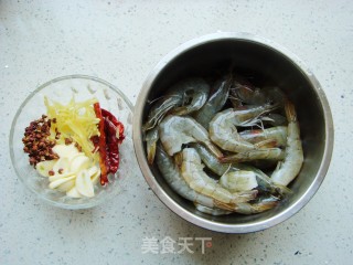 油焖麻辣虾的做法步骤：1