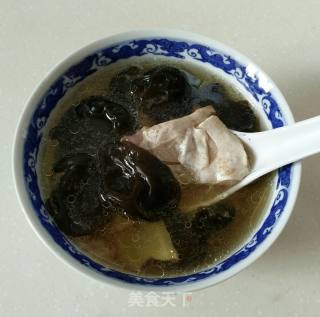 木耳炖鱼汤的做法步骤：7