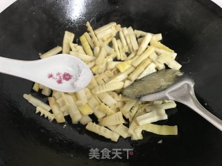 油焖春笋的做法步骤：4