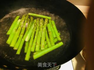 蒜蓉芦笋的做法步骤：2