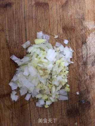 土豆丝炒腊肉的做法步骤：1
